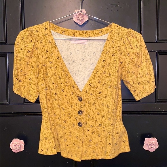 Urban Outfitters Tops - Urban Outfitters cute yellow gold & black top XS​